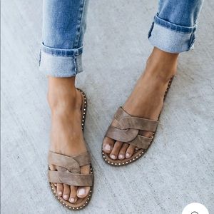 NEW VICI sandals 6.5